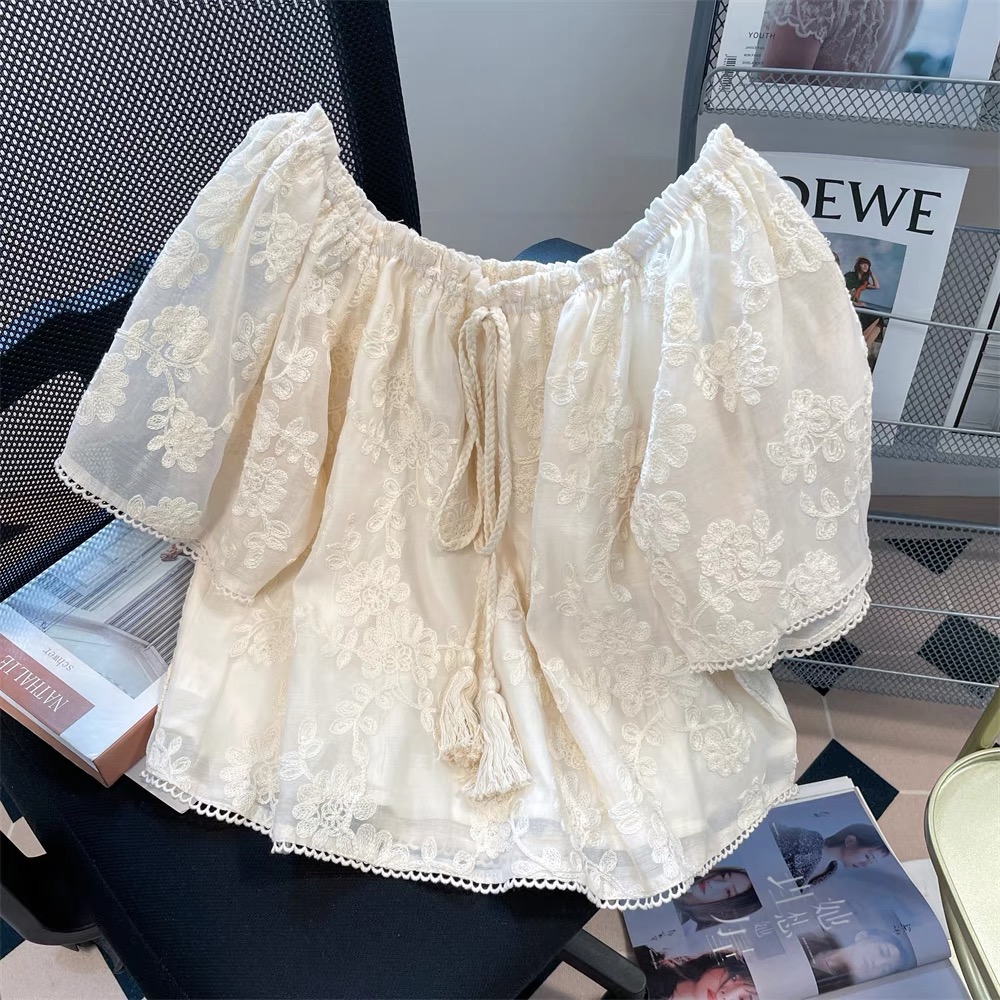Light as a feather blouse BE132 image